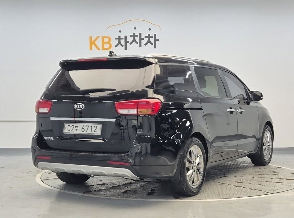 기아 카니발 디젤 9인승 프레스티지 사진 2