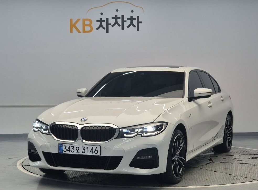 BMW 3시리즈 330e M 스포츠