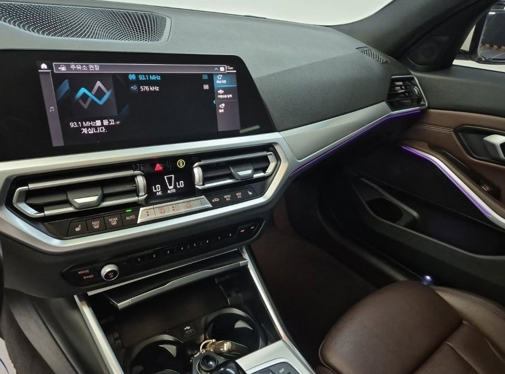 BMW 3시리즈 330e M 스포츠 사진 10