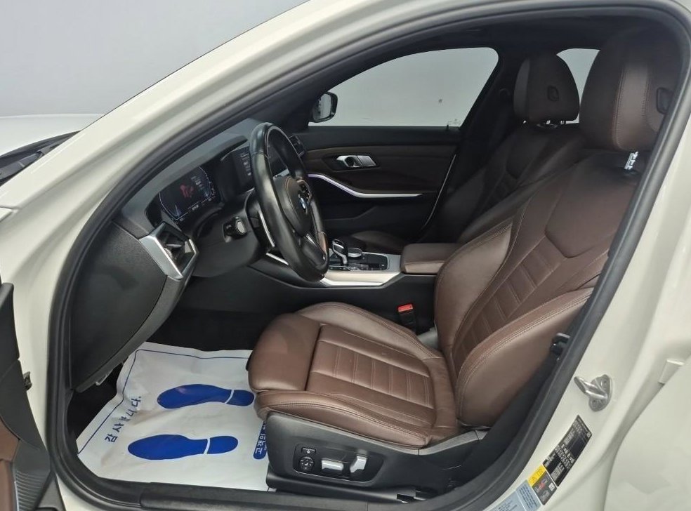 BMW 3시리즈 330e M 스포츠 사진 11