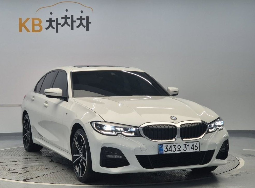 BMW 3시리즈 330e M 스포츠 사진 4