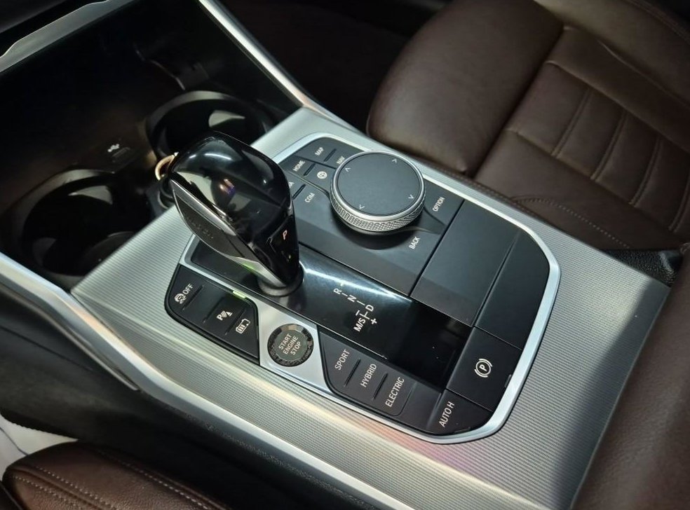 BMW 3시리즈 330e M 스포츠 사진 8