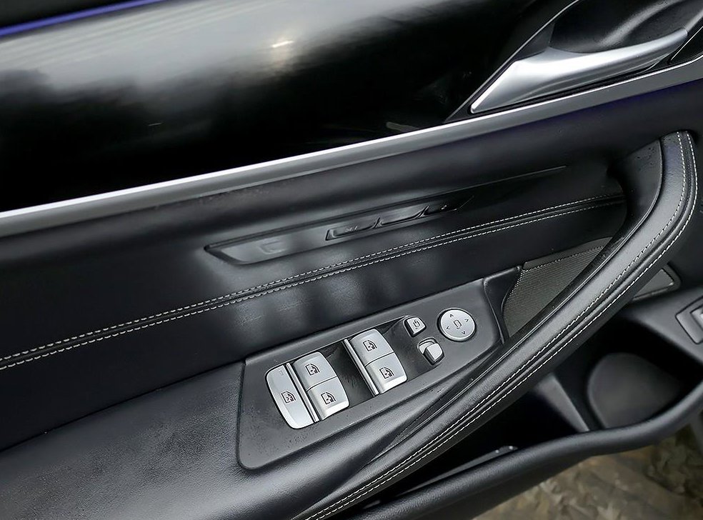 BMW 5시리즈 520i M 스포츠 사진 13