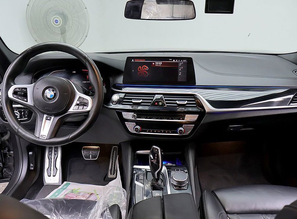 BMW 5시리즈 520i M 스포츠 사진 5