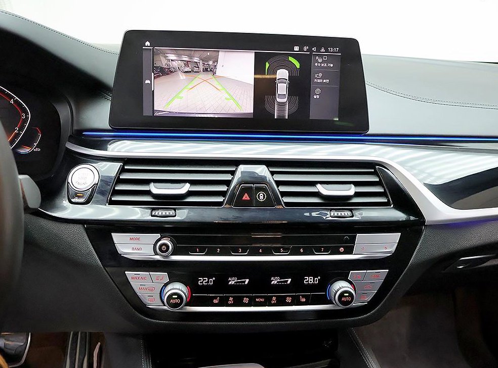 BMW 5시리즈 520i M 스포츠 사진 9