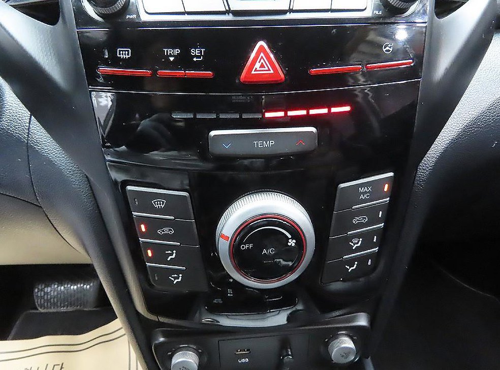 KG모빌리티(쌍용)  티볼리 2WD 가솔린 1.6 IX 사진 16