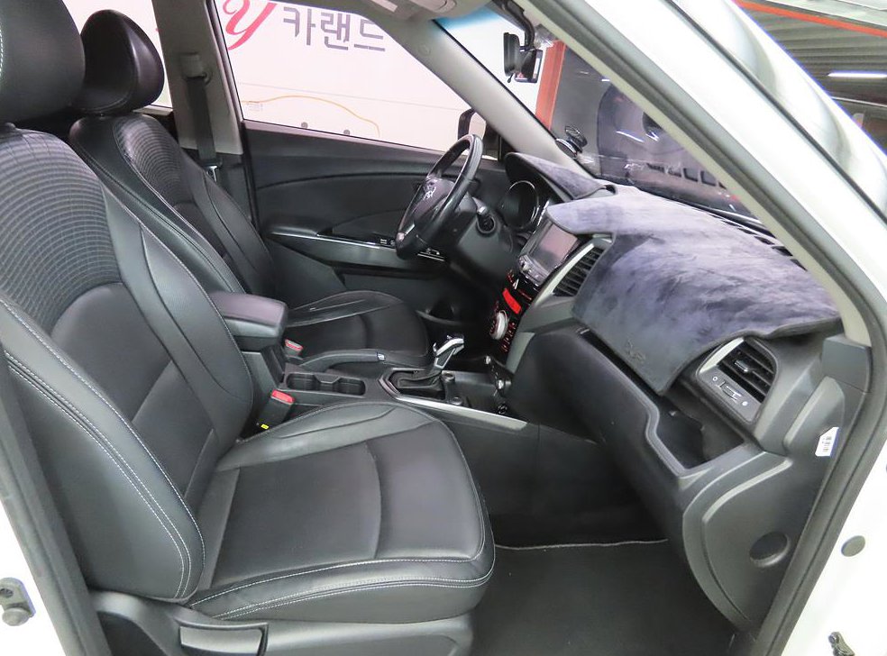 KG모빌리티(쌍용)  티볼리 4WD 디젤 LX 사진 6