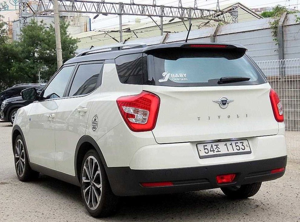 KG모빌리티(쌍용)  티볼리 4WD 디젤 1.6 RX 사진 3