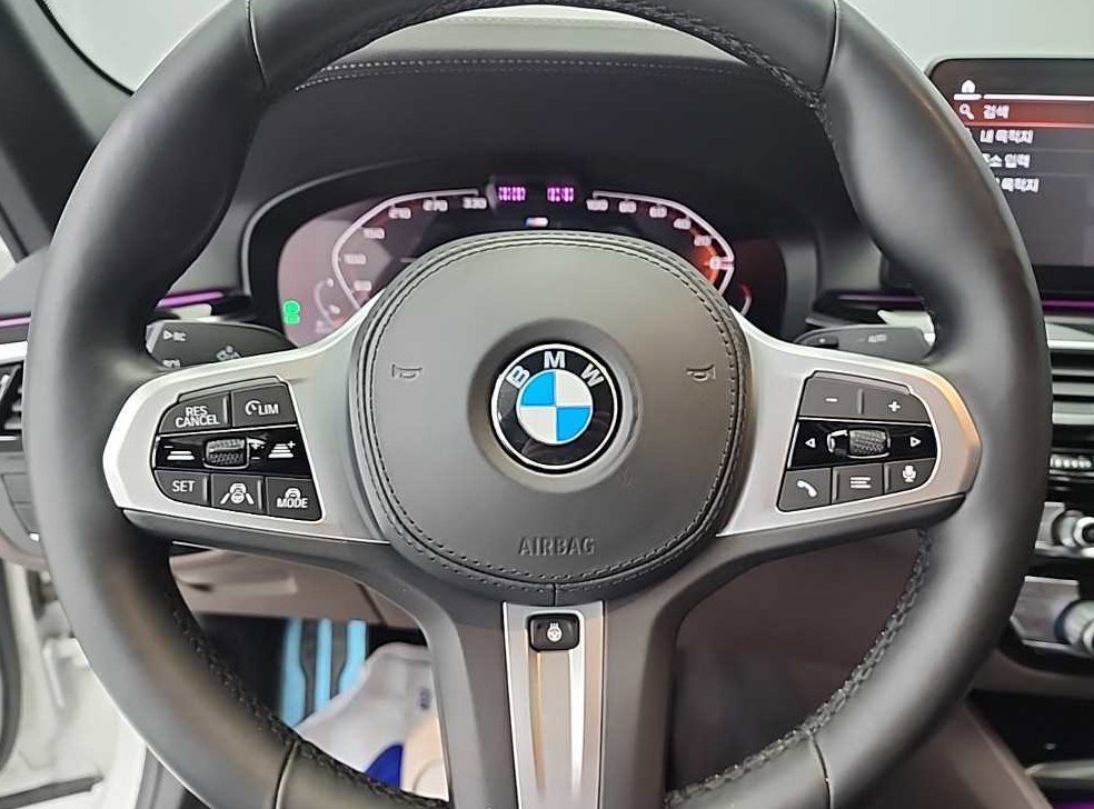 BMW 5시리즈 523d M 스포츠 사진 10