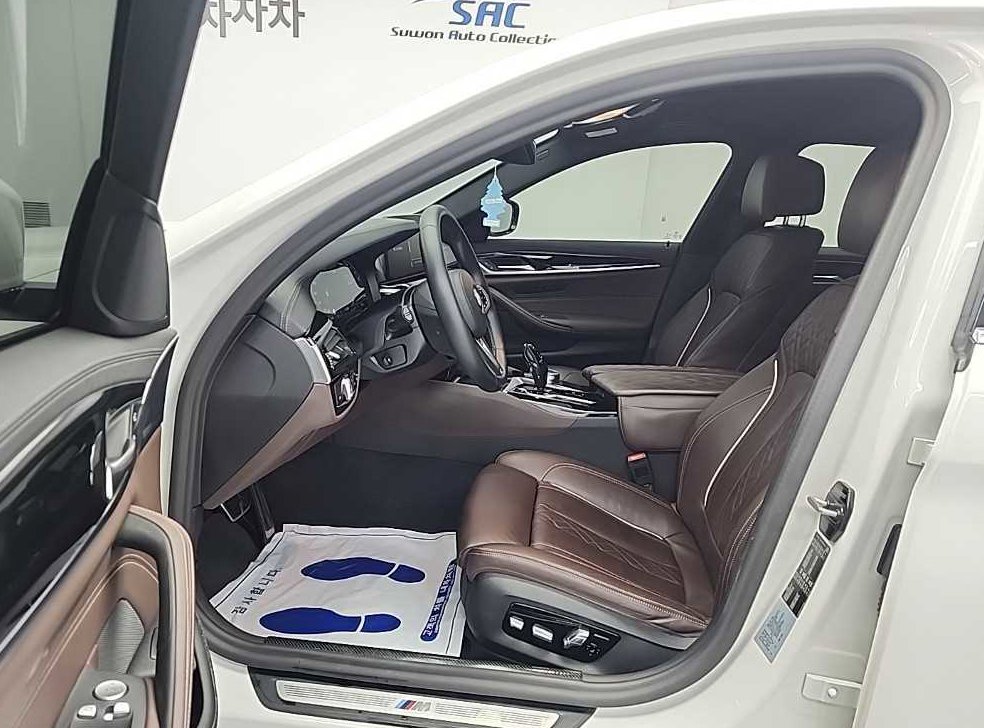 BMW 5시리즈 523d M 스포츠 사진 12