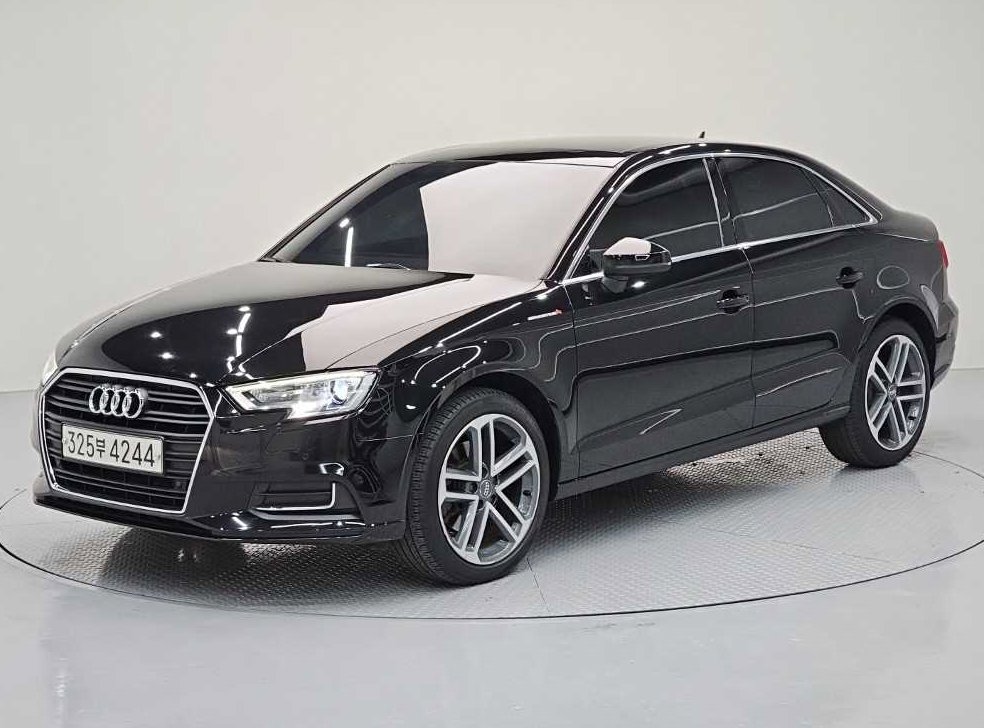 아우디 A3 40 TFSI