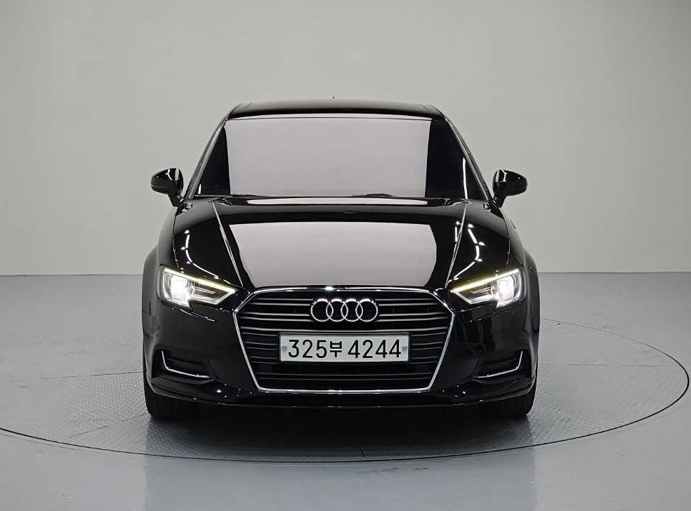 아우디 A3 40 TFSI 사진 2