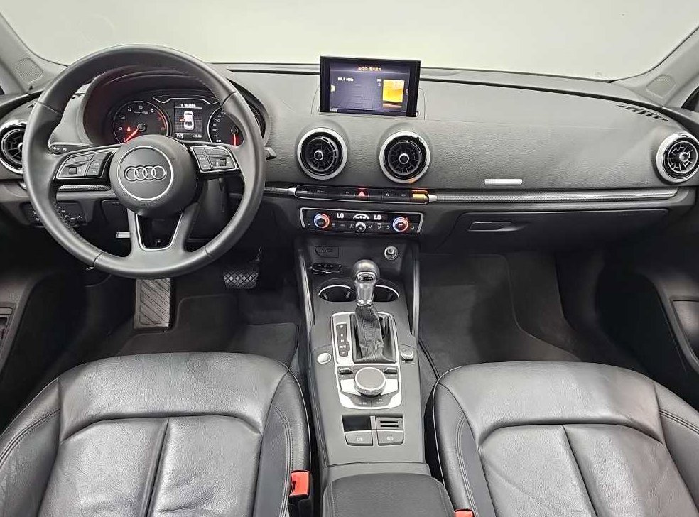 아우디 A3 40 TFSI 사진 7