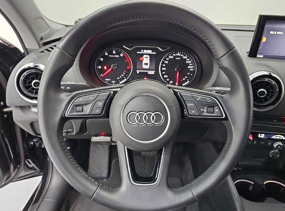 아우디 A3 40 TFSI 사진 9