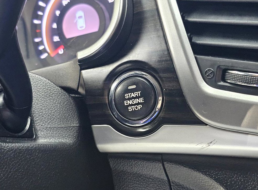 KG모빌리티(쌍용)  코란도 2WD 2.0 CVT 사진 13