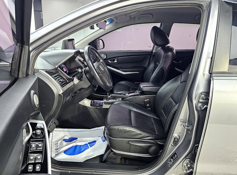 KG모빌리티(쌍용)  코란도 2WD 2.0 CVT 사진 8