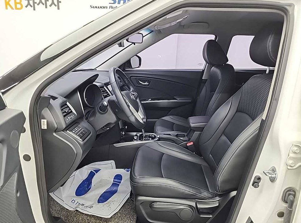 KG모빌리티(쌍용)  티볼리 2WD 가솔린 VX 사진 11