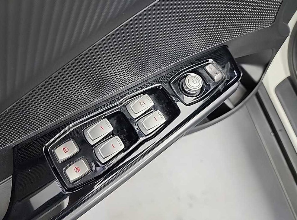 KG모빌리티(쌍용)  티볼리 2WD 가솔린 VX 사진 17