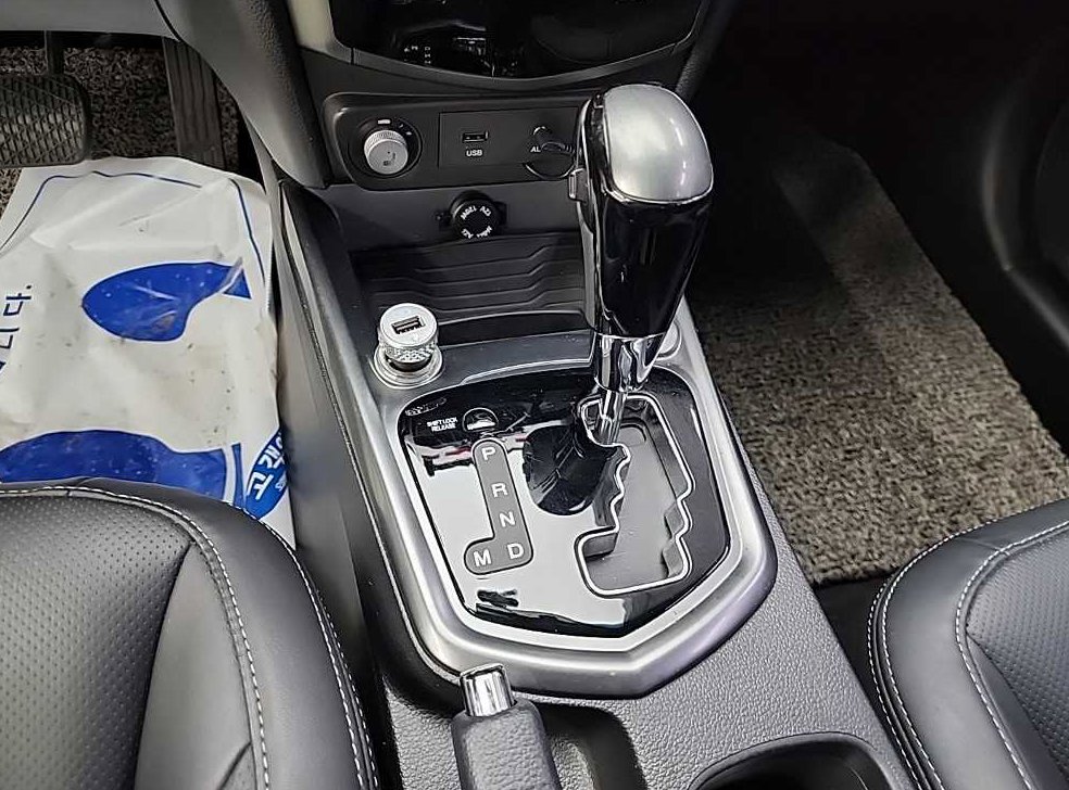 KG모빌리티(쌍용)  티볼리 2WD 가솔린 VX 사진 8