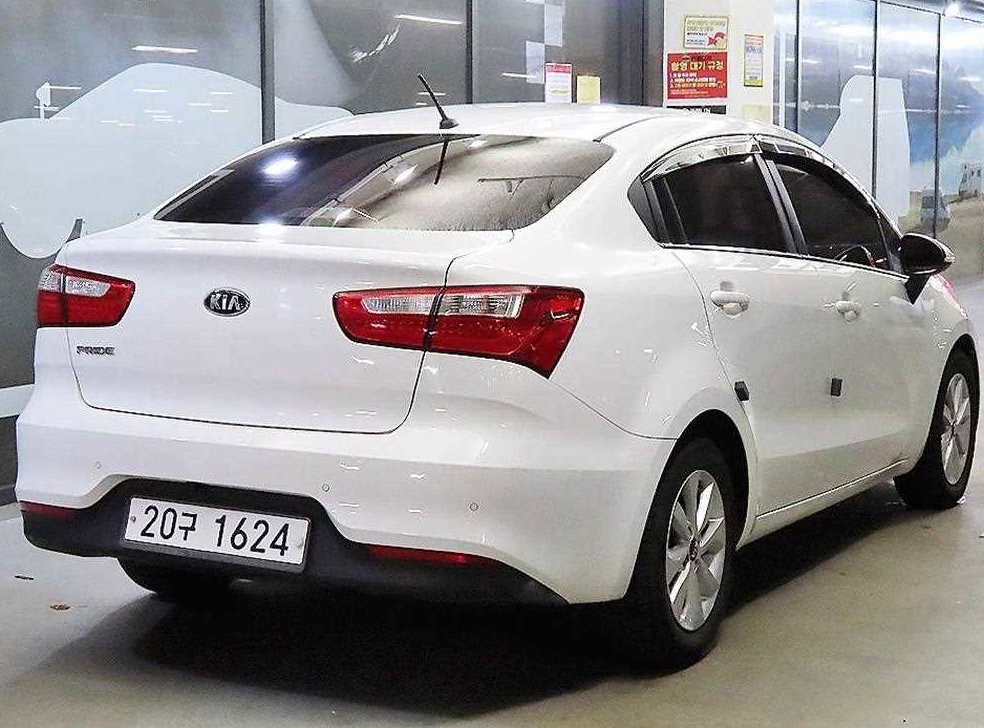 기아 프라이드 4DR 1.4 MPI 트렌디 사진 4
