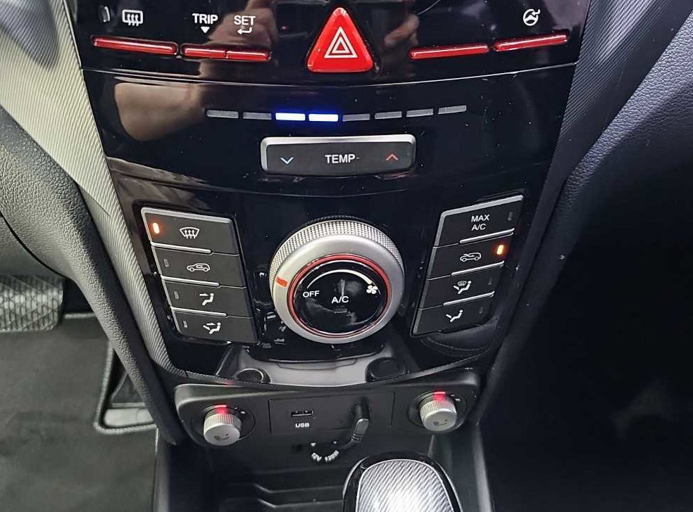 KG모빌리티(쌍용)  티볼리 가솔린 2WD 1.6 VX 사진 10