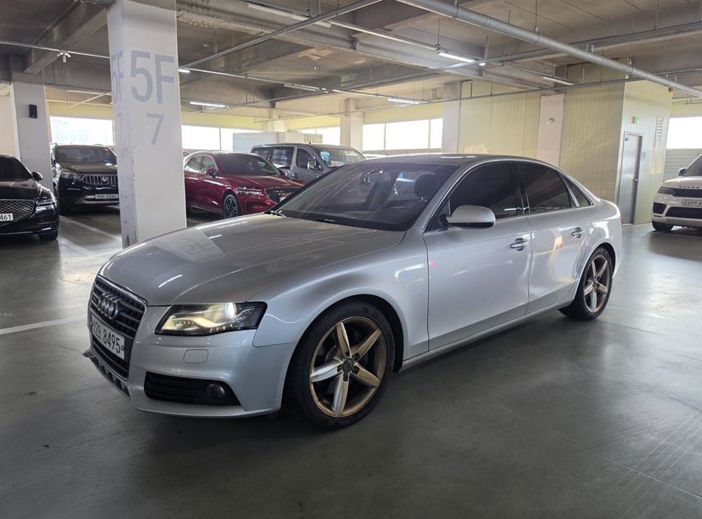 아우디 A4 2.0 TFSI 콰트로 다이나믹 사진 2