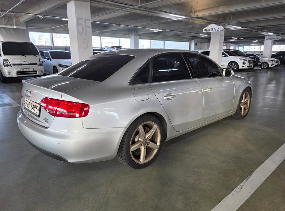 아우디 A4 2.0 TFSI 콰트로 다이나믹 사진 4