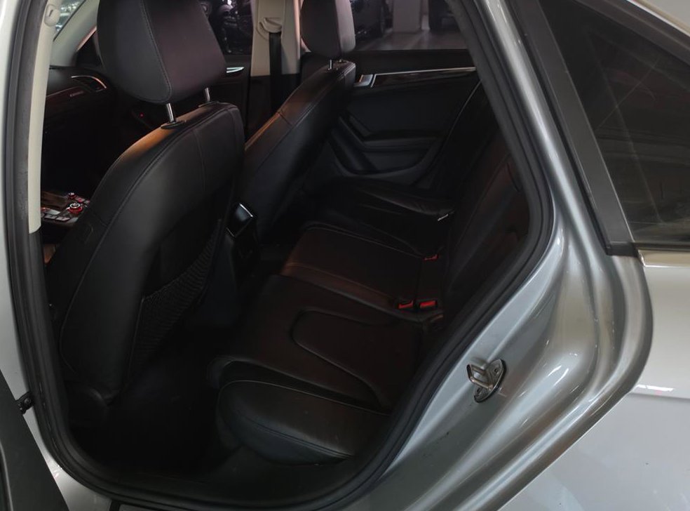 아우디 A4 2.0 TFSI 콰트로 다이나믹 사진 8