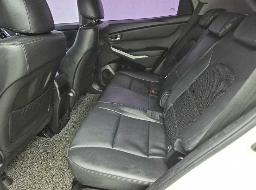 KG모빌리티(쌍용)  코란도 2WD 2.0 RX 사진 12