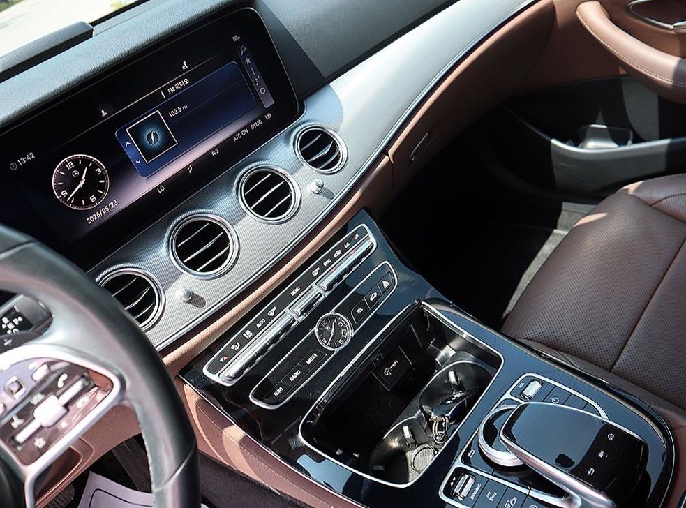 벤츠 E 클래스 E300 AMG LINE 사진 10