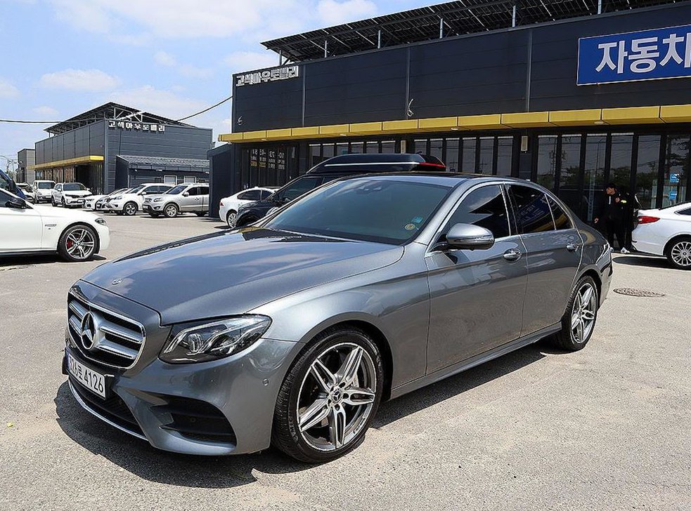 벤츠 E 클래스 E300 AMG LINE 사진 2