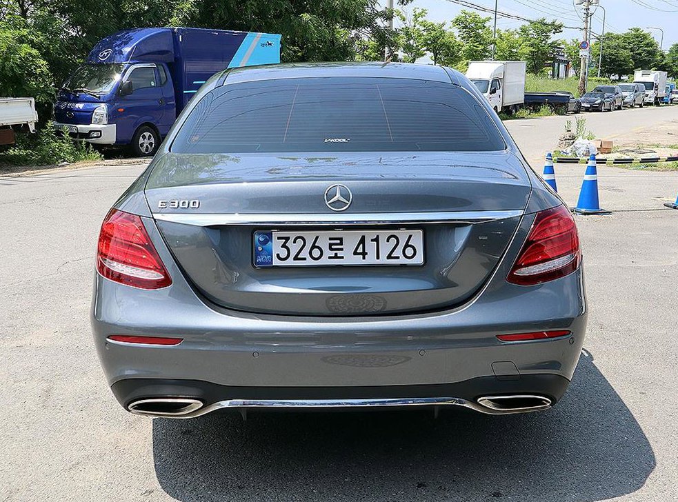 벤츠 E 클래스 E300 AMG LINE 사진 3