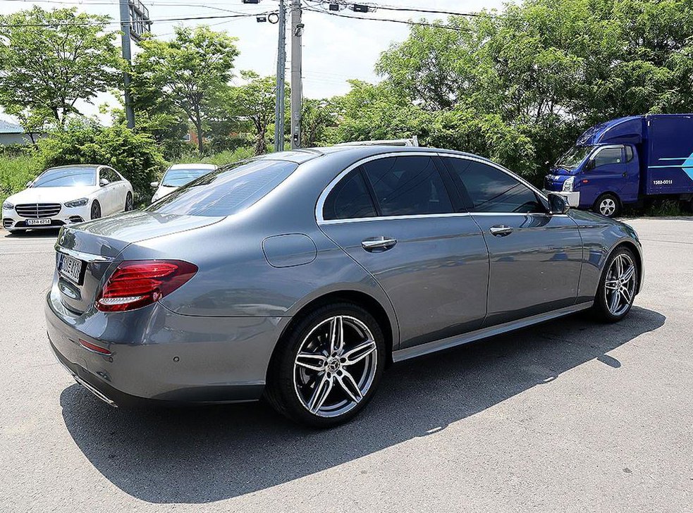 벤츠 E 클래스 E300 AMG LINE 사진 4