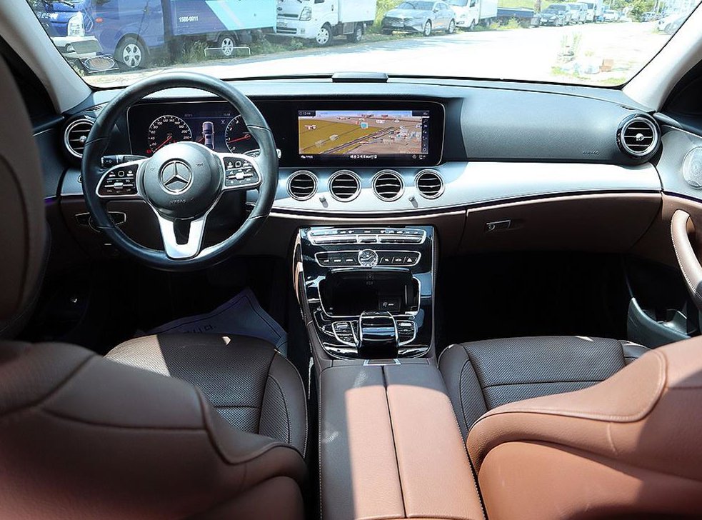 벤츠 E 클래스 E300 AMG LINE 사진 5
