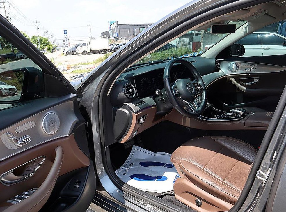 벤츠 E 클래스 E300 AMG LINE 사진 6