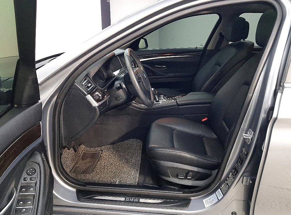 BMW 5시리즈 528i xDrive 사진 8
