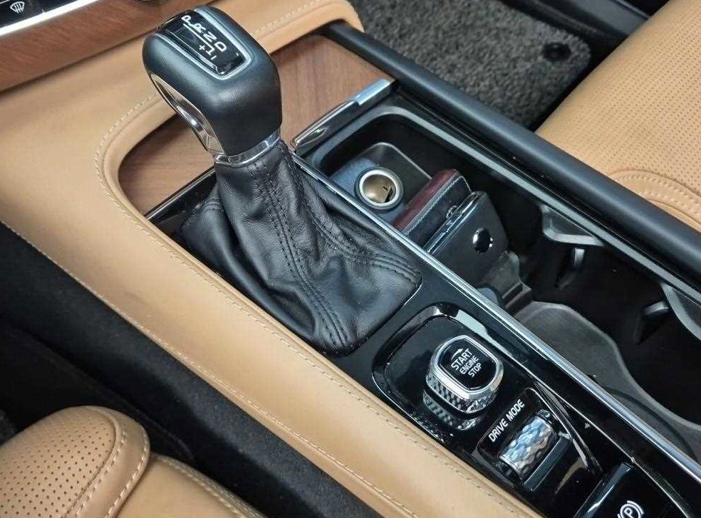 볼보 XC90 2.0 T6 AWD 사진 8