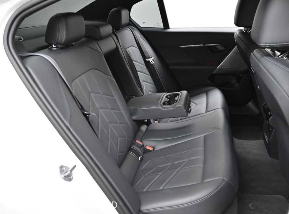 BMW 5시리즈 520i 사진 12
