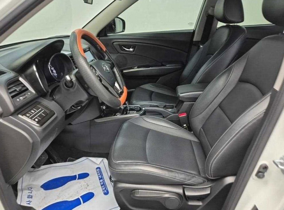KG모빌리티(쌍용)  티볼리 디젤 2WD 1.6 LX 사진 11