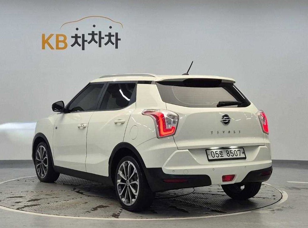KG모빌리티(쌍용)  티볼리 디젤 2WD 1.6 LX 사진 2