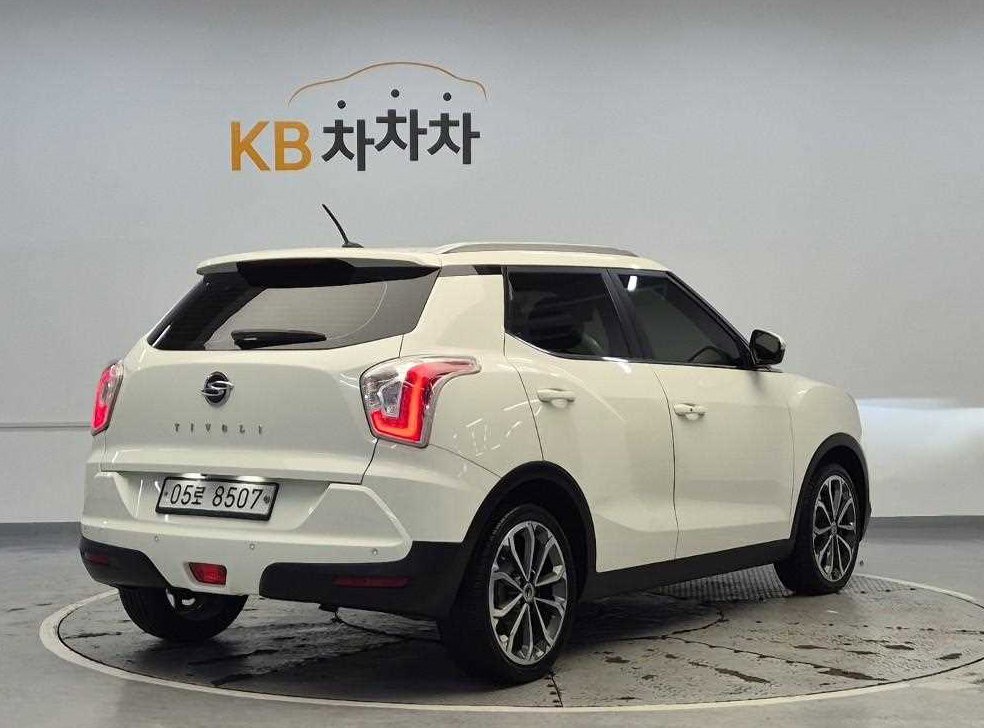 KG모빌리티(쌍용)  티볼리 디젤 2WD 1.6 LX 사진 3