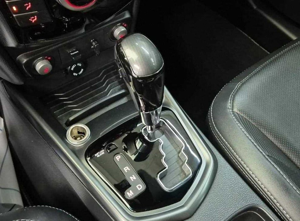 KG모빌리티(쌍용)  티볼리 디젤 2WD 1.6 LX 사진 8