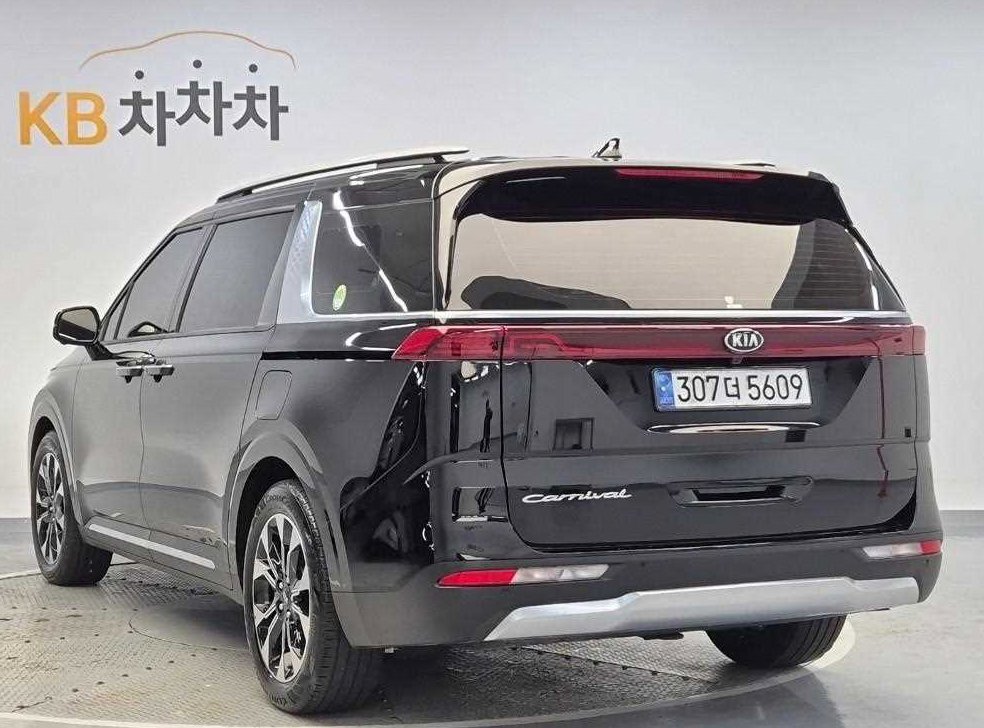 기아 카니발 디젤 9인승 시그니처 사진 2