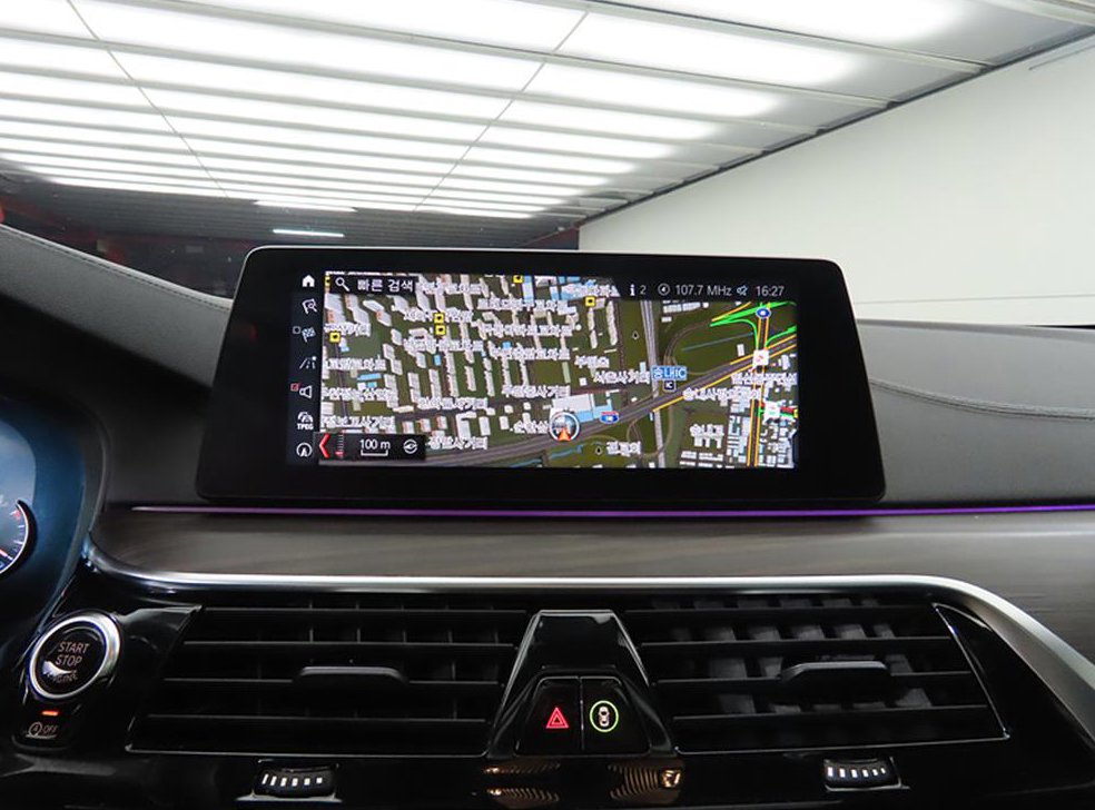 BMW 5시리즈 520d xDrive M 스포츠 플러스 사진 13