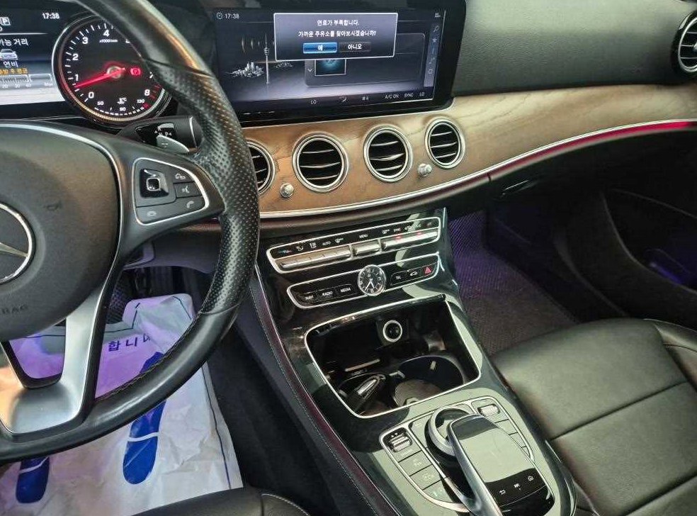 벤츠 E 클래스 E300 4MATIC 익스클루시브 스텐다드 사진 10