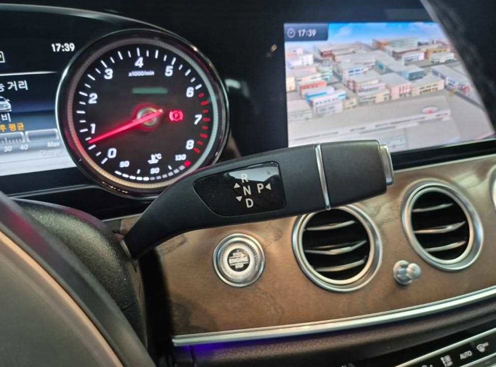 벤츠 E 클래스 E300 4MATIC 익스클루시브 스텐다드 사진 8