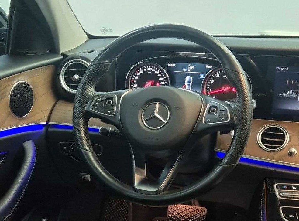 벤츠 E 클래스 E300 4MATIC 익스클루시브 스텐다드 사진 9