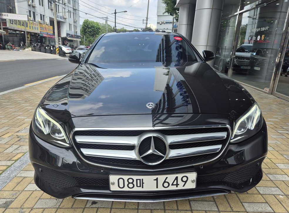 벤츠 E 클래스 E220d 아방가르드