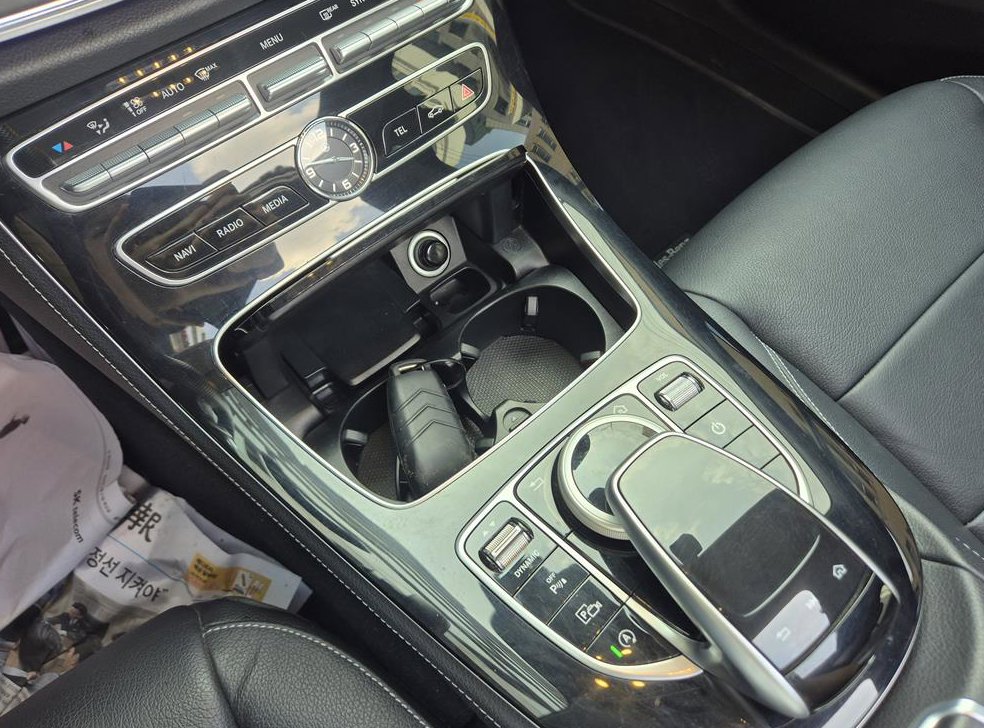 벤츠 E 클래스 E220d 아방가르드 사진 13