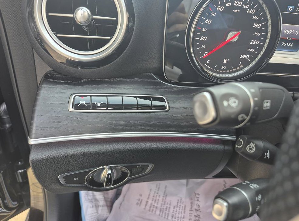 벤츠 E 클래스 E220d 아방가르드 사진 14
